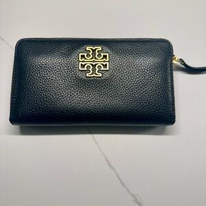 Tory Burch Women's Britten Zip Continental - black